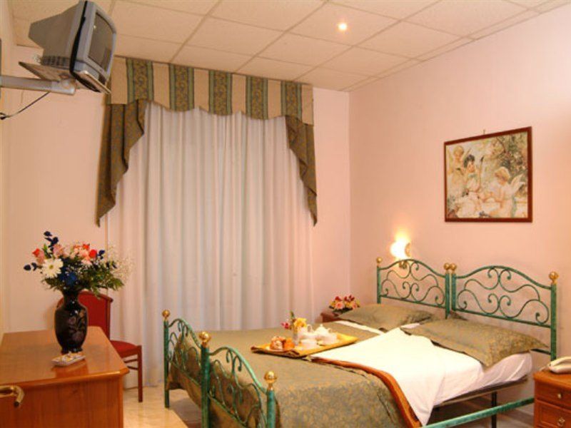 רומא Hotel Oriente מראה חיצוני תמונה