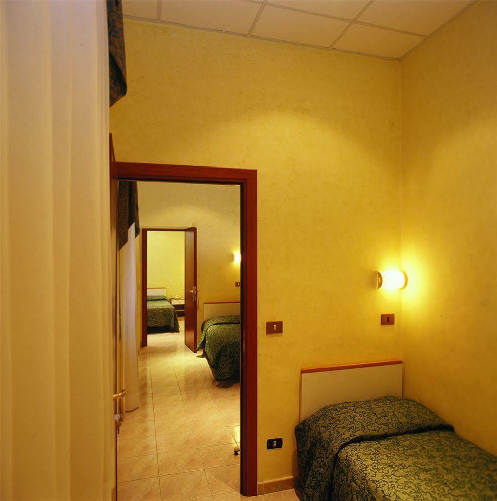 רומא Hotel Oriente מראה חיצוני תמונה